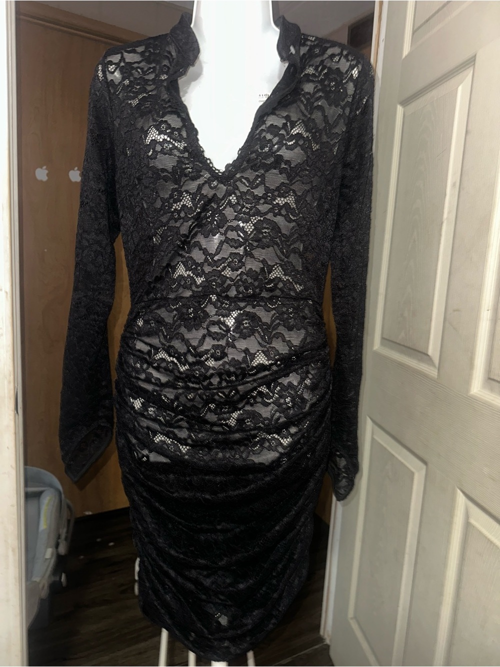Black Lace Long-Sleeve V-Neck Ruched Dress